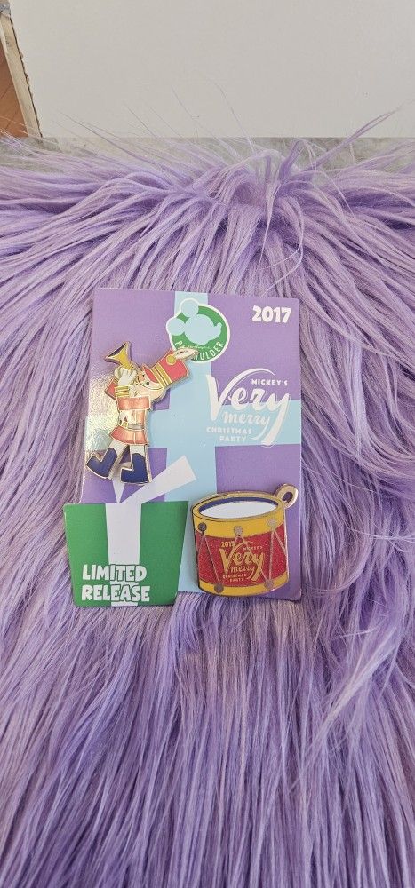 2017 MICKEYS VERY MERRY CHRISTMAS SOUVENIR PIN