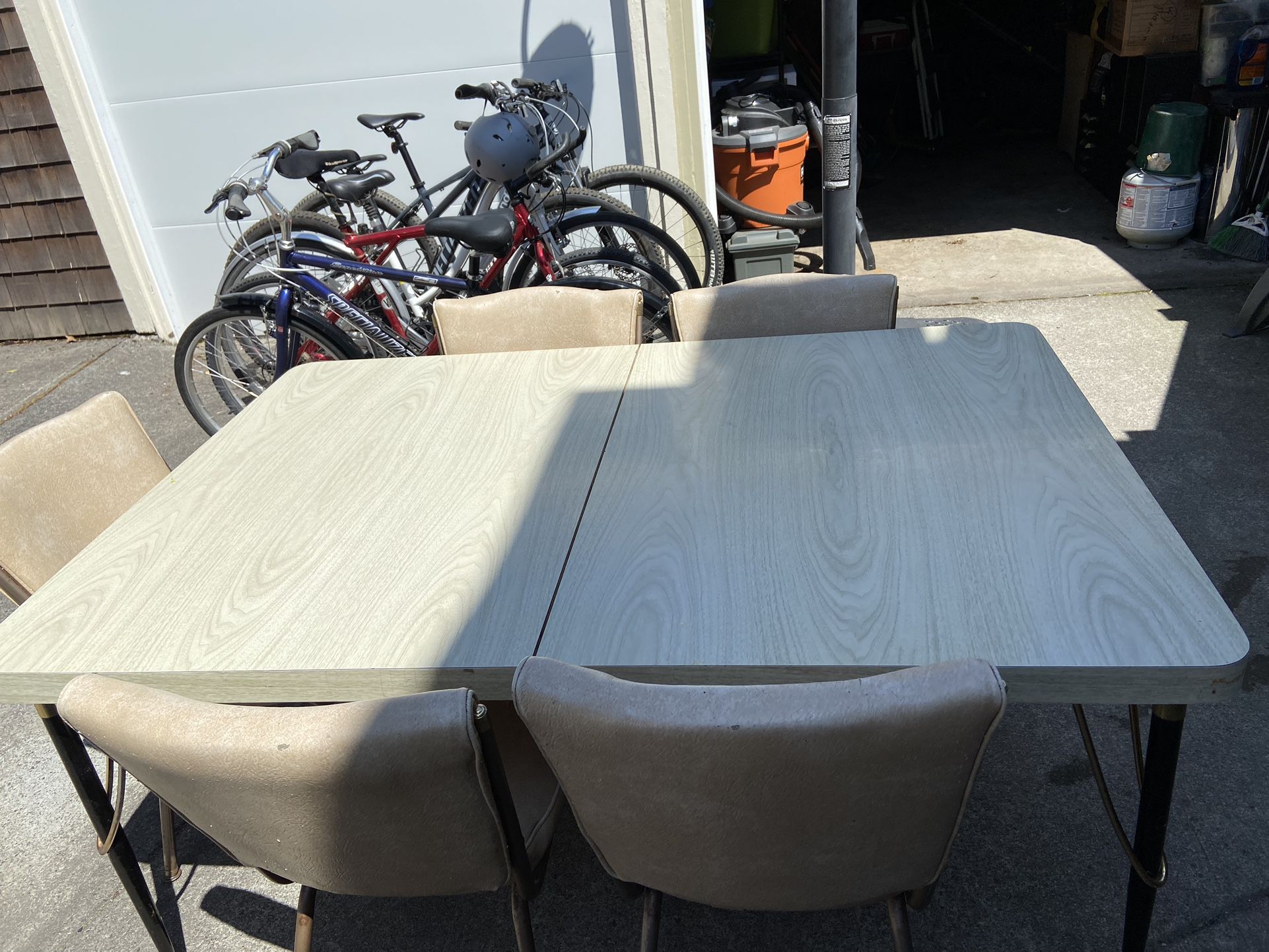 Retro Formica table and 5 chairs