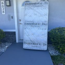   Mattresses: twin, full , queen regular ,  Colchon Nuevo Colchones plush or pillow top available cama bed mattress 