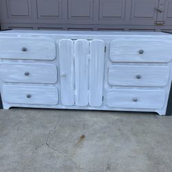 9-drawer Dresser