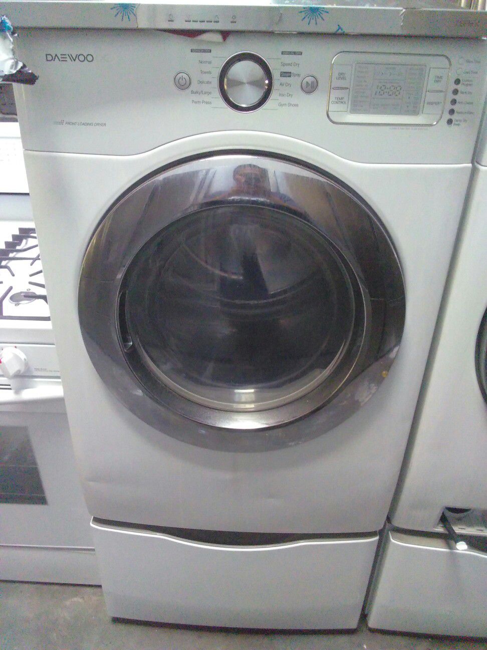 White washer and dryer daewood