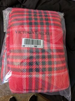 Victoria's Secret Cozy Plush Throw Blanket in a red plaid pattern NEW