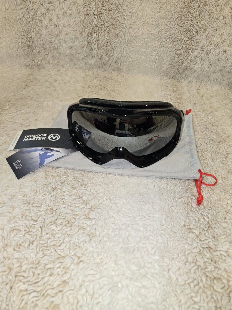 OutdoorMaster OTG Ski Goggles – New with Tags & Bag