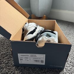 New Balance White and Black Sneakers - 9060 style