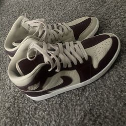 Women’s Jordan 1s Mid Tan And Burgundy 9.5