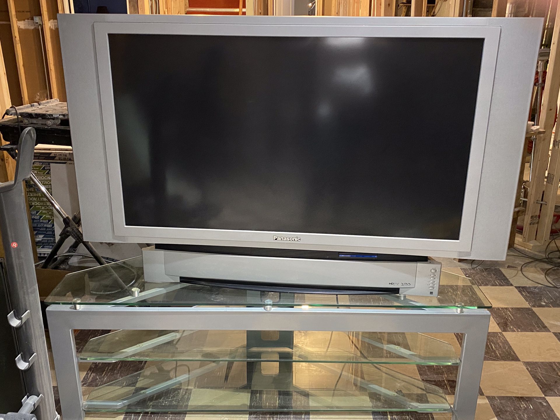 Panasonic 48” HD-TV (glass stand included)