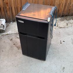Mini Fridge 