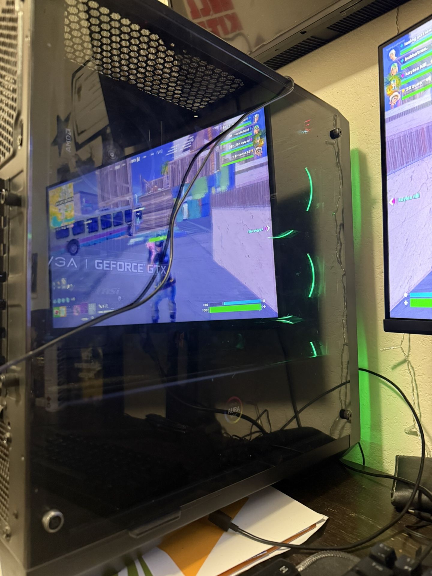 Gaming Pc w/ Mouse , Keyboard & Mousepad.