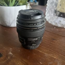 Canon EF 85mm f/1.8 USM Lens – Great Condition