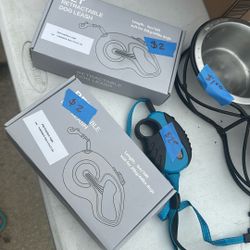 Retractable dog leashes 