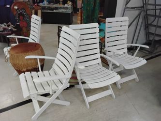 4 Tiffany Kettler 16 Position Chairs & Umbrella Table