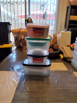 Food containers 4 sets all new