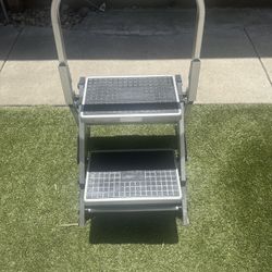 Front Line Step Ladder