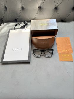 Beautiful brand new gucci women’s eyeglasses. (MUST SELL TODAY)