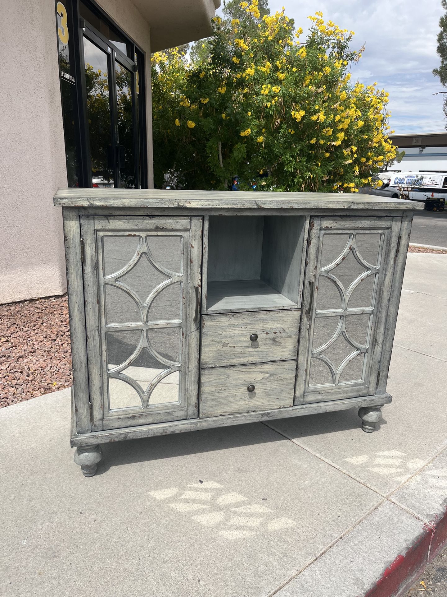 ✨Glass Front Console Table ✨($10 Delivery )