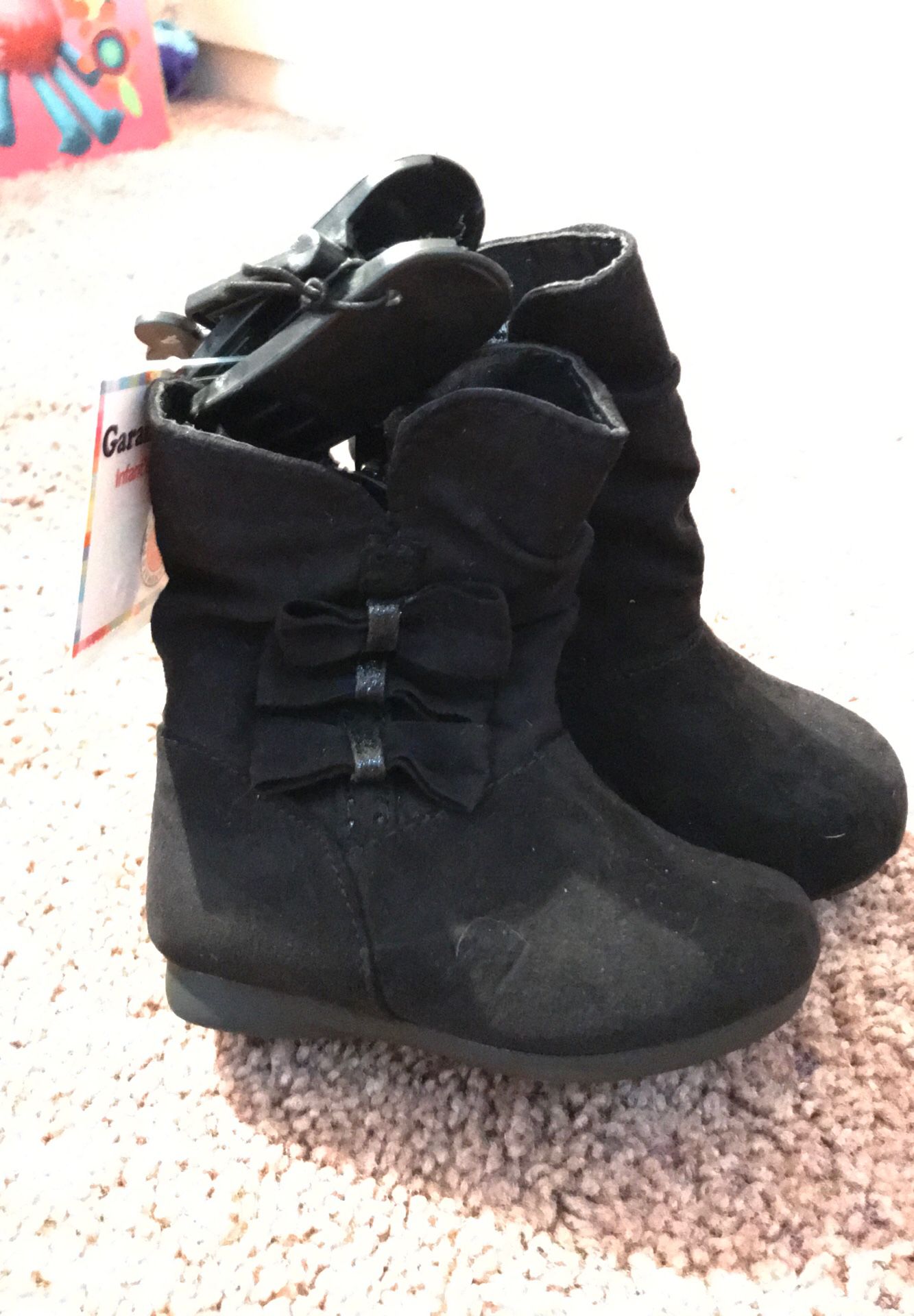 Brand new toddler boots size 4
