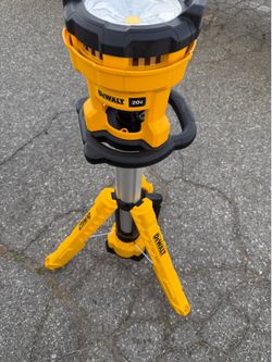 Dewalt tripod light
