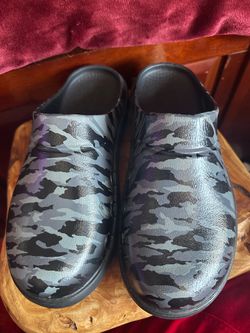 Camo oofos slides