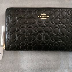 Brand New Coach Woman's Wallet 100% Authentic 