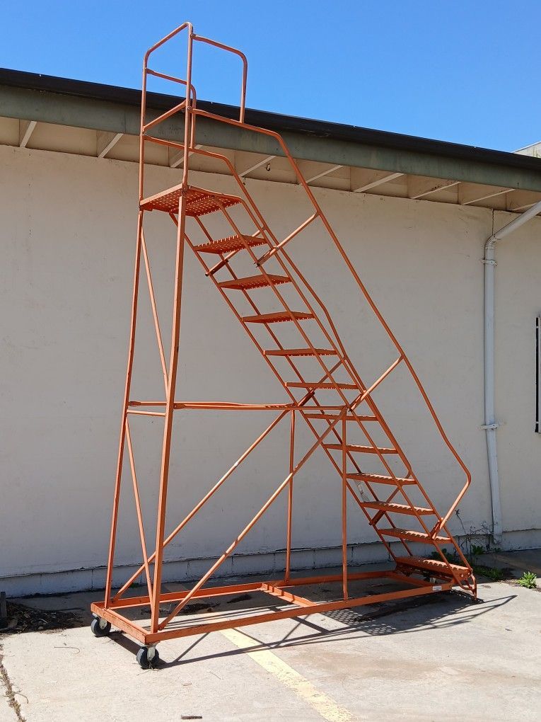 ROLL LADDER