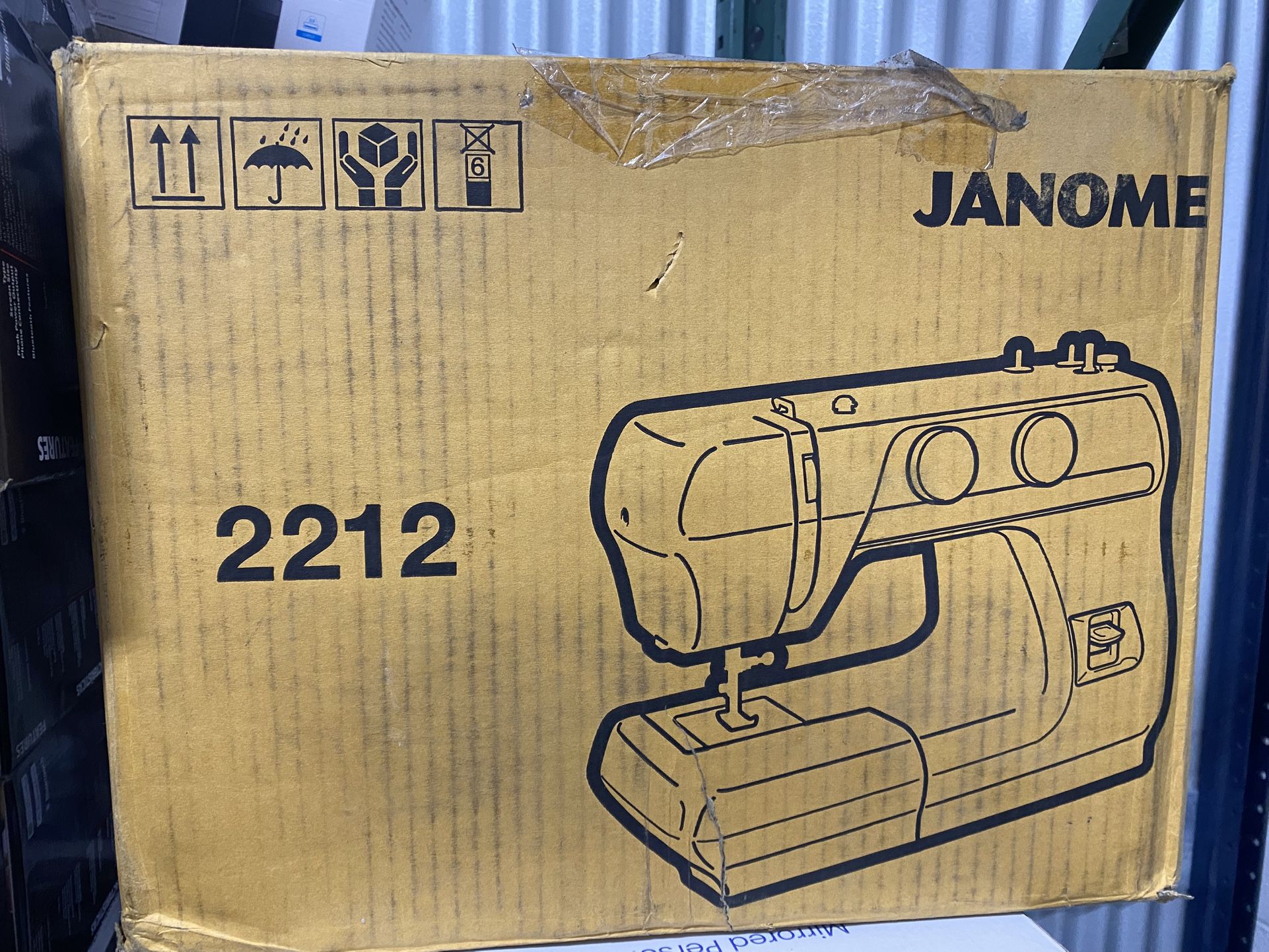 Janome 2212 Mechanical Sewing Machine