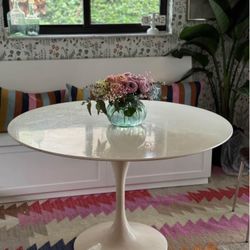 MCM Vintage Saarinen-Style Tulip Table 47” and 4 chairs
