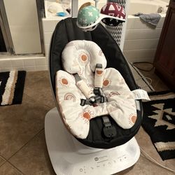 PRACTICALLY NEW Mama Roo Double Sided Insert Included