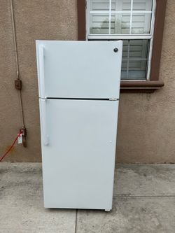 3 MONTHS WARRANTY 28x29x67 GE FRIDGE WHITE 18cuft