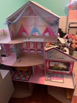 Kid craft slumber mansion with elevator and light on the roof no furniture included
