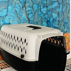 Dog/Cat Carrier Kennel (Small)