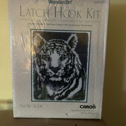 Caron Wonderart Latch Hook Kit 24"X34"-White Tiger