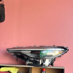 2022 2024 TOYOTA COROLLA CROSS LEFT SIDE HEADLIGHT LED WITH DRL