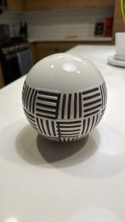 Decorative ceramic sphere