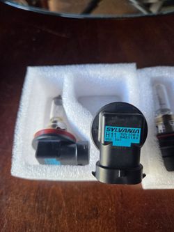H11 and 9005 light bulbes like new