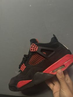 Red Thunders Jordan 4’s