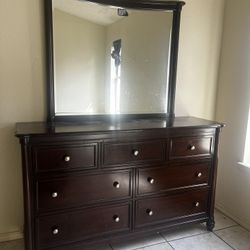 4 Piece • Bedroom Set