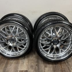 New staggered 24x9 and 24x11 esko wheels wrapped in Lexani tires.