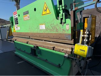 Accurpress 12’ x 130 ton press brake