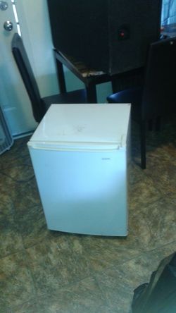 Mini refrigerator
