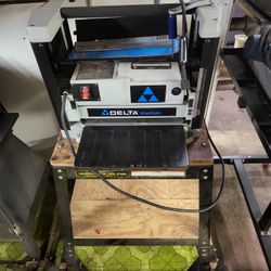 DELTA PLANER AND STAND 