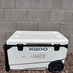 Igloo 52 Qt Rolling Cooler