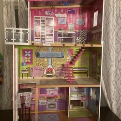Available ✅Huge Doll House, TAKEN APPART, Will Fit In ANY CAR