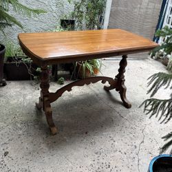Colonial Mid Century Antique Dining Table With Leaves 