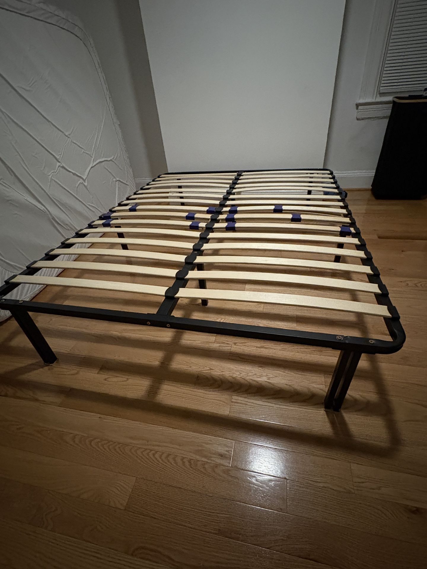 Queen Metal Platform Bed Frame 