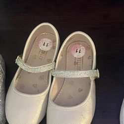 Zapatos De Niña Como Nuevos Solo Unas Puestas Son En Talla 11. Y 12 Y 13 