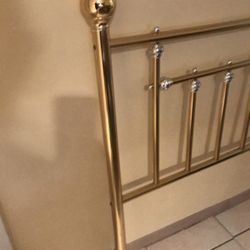Twin Size Brass Bed Frame Like New  Please Check My Other Listings 