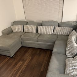 Big 3 Piece Sectional With Pullout Ottoman And Storage