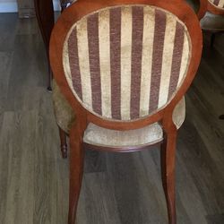 4 Lovely Dinning Room Chairs
