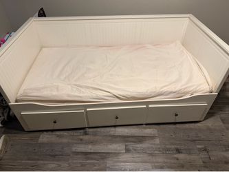 Trundle bed/ day bed