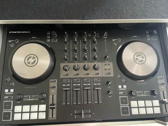 Native Instruments Traktor Kontrol S3 + Official Flight Case / DJ Workstation, 4 decks! LIKE NEW !!